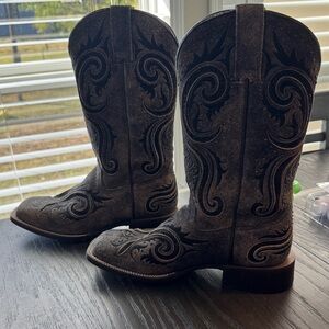Gray Western Cowboy Boots with Black Embroidery
